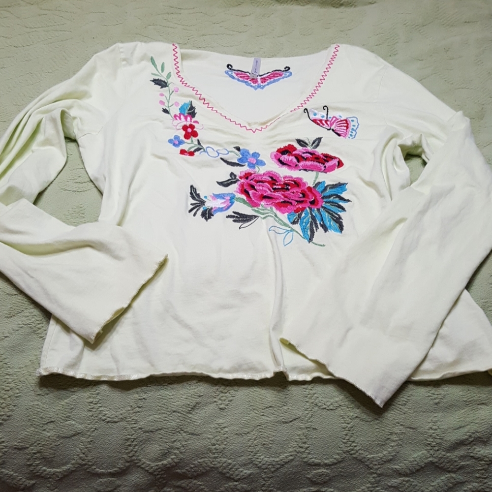 WHITE Stag Butterfly blouse